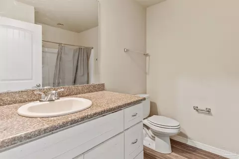 Bath - 4571 Sunlight Cir, Milton, FL 32583 photo 1 of 2