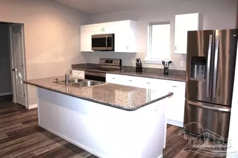 Kitchen - 4571 Sunlight Cir, Milton, FL 32583 photo 2 of 2