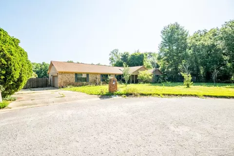 406 Twin Lakes Dr, Pensacola, FL 32504
