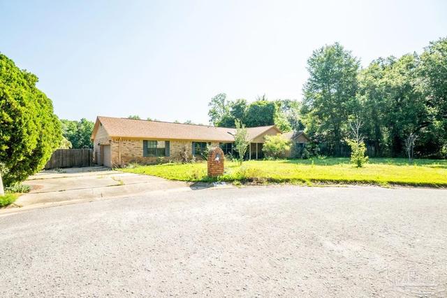 406 Twin Lakes Dr, Pensacola, FL 32504