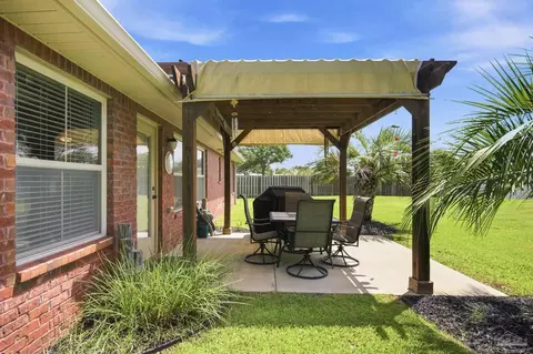 Exterior - 5764 Shady Glen Ct, Pace, FL 32571 photo 3 of 12