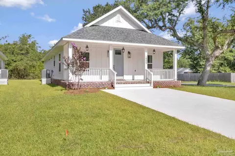 Exterior - 2995 N 13th Ave, Milton, FL 32583 photo 2 of 5