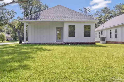 Exterior - 2995 N 13th Ave, Milton, FL 32583 photo 4 of 5