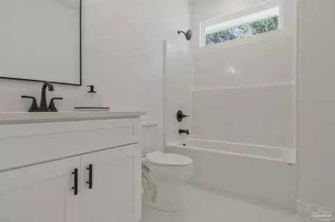 Bath - 2995 N 13th Ave, Milton, FL 32583 photo 5 of 5