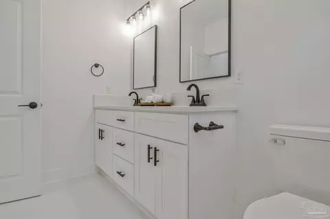 Bath - 2995 N 13th Ave, Milton, FL 32583 photo 1 of 5