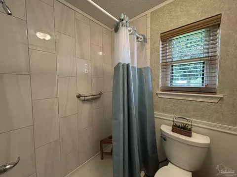 Bath - 1238 Tate Rd, Cantonment, FL 32533 photo 5 of 7
