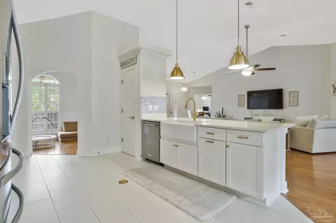 Kitchen - 5662 Als Way, Milton, FL 32583 photo 2 of 5
