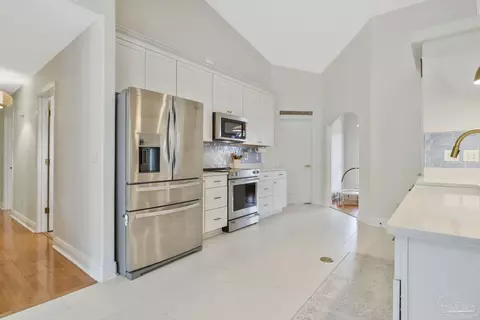Kitchen - 5662 Als Way, Milton, FL 32583 photo 4 of 5