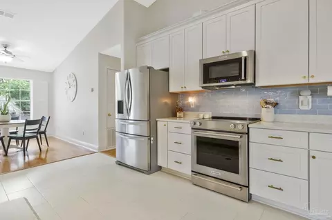 Kitchen - 5662 Als Way, Milton, FL 32583 photo 3 of 5