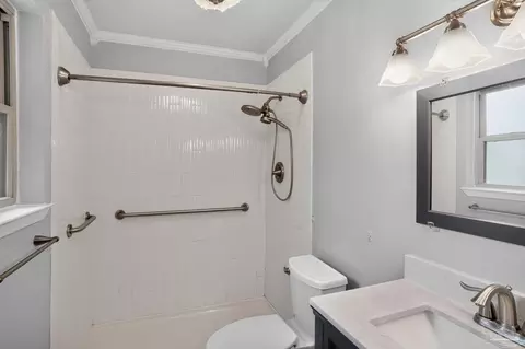 Bath - 4681 Pine Ln, Pace, FL 32571 photo 2 of 4