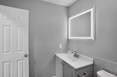 Bath - 4681 Pine Ln, Pace, FL 32571 photo 3 of 4