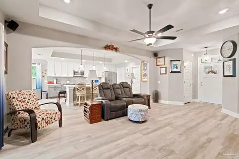 Entry Way - 6552 Martin Rd, Milton, FL 32570 photo 4 of 5