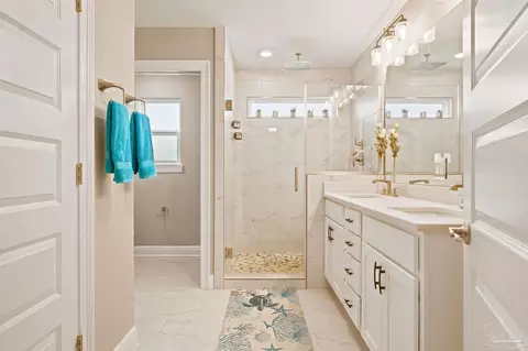 Bath - 6552 Martin Rd, Milton, FL 32570 photo 2 of 2