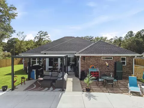 Exterior - 6552 Martin Rd, Milton, FL 32570 photo 2 of 11
