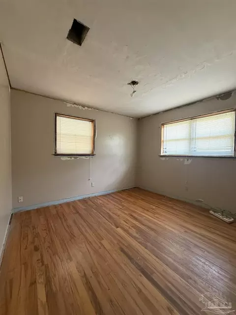 Bedroom - 4663 Chumuckla Hwy, Pace, FL 32571 photo 2 of 4