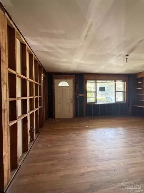 Living - 4663 Chumuckla Hwy, Pace, FL 32571 photo 1 of 4