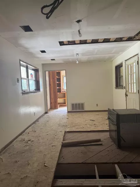 Entry Way - 4663 Chumuckla Hwy, Pace, FL 32571 photo 3 of 3