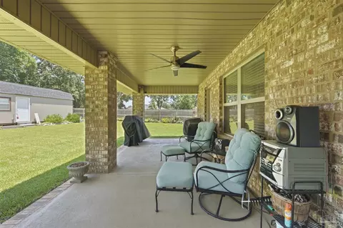 Exterior - 6009 Parsonage Cir, Milton, FL 32570 photo 7 of 9