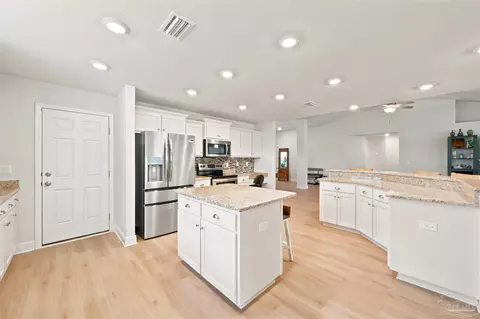 Kitchen - 6009 Parsonage Cir, Milton, FL 32570 photo 5 of 5