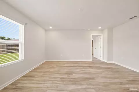 Living - 4381 Tiger Oak Ct, Pace, FL 32571 photo 2 of 4