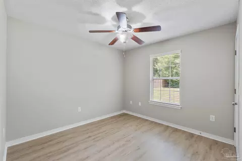 Bedroom - 7224 Putter Ln, Milton, FL 32570 photo 5 of 6