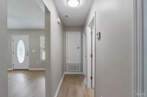 Entry Way - 7224 Putter Ln, Milton, FL 32570 photo 2 of 2