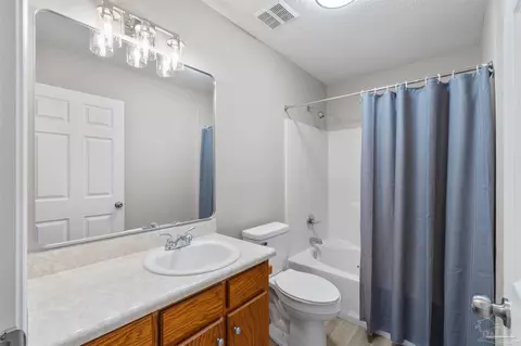 Bath - 7224 Putter Ln, Milton, FL 32570 photo 1 of 2