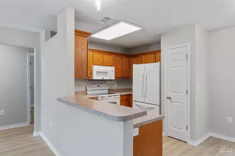 Kitchen - 7224 Putter Ln, Milton, FL 32570 photo 1 of 3