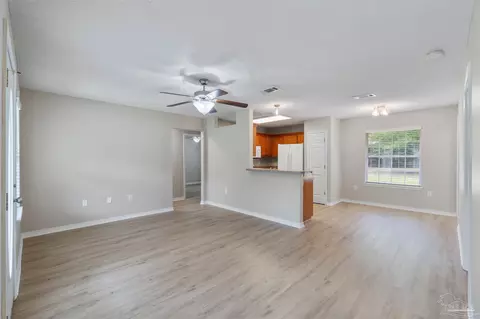 Living - 7224 Putter Ln, Milton, FL 32570 photo 2 of 4