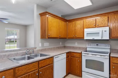 Kitchen - 7224 Putter Ln, Milton, FL 32570 photo 3 of 3
