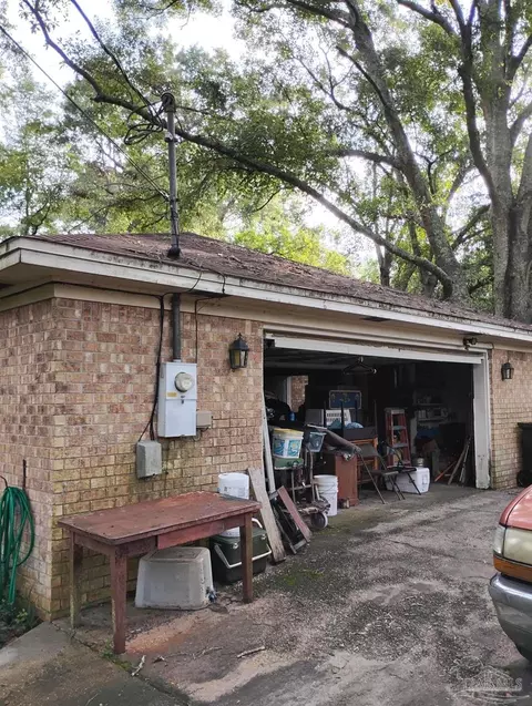 136 Navarro Rd, Cantonment, FL 32533 photo 2