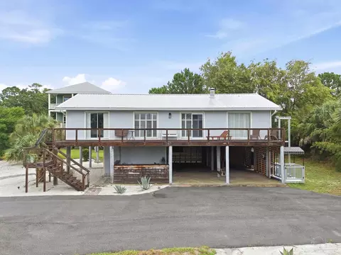 1038 Magnolia Ln, Gulf Breeze, FL 32563