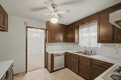 Kitchen - 4808 Friendly St, Pace, FL 32571 photo 5 of 7