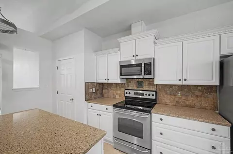 Kitchen - 5625 Sandstone Dr, Pace, FL 32571 photo 4 of 5
