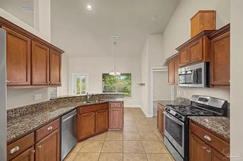 Kitchen - 4833 Perspective Dr, Milton, FL 32570 photo 2 of 5