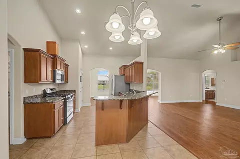 Kitchen - 4833 Perspective Dr, Milton, FL 32570 photo 4 of 5