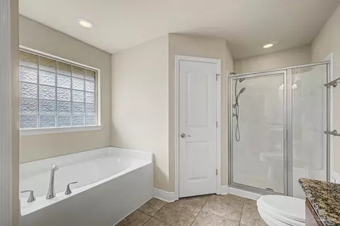Bath - 4833 Perspective Dr, Milton, FL 32570 photo 2 of 3