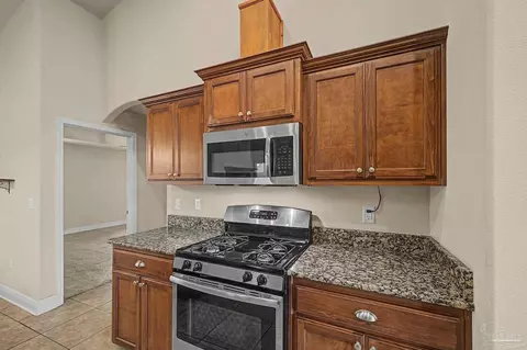 Kitchen - 4833 Perspective Dr, Milton, FL 32570 photo 3 of 5