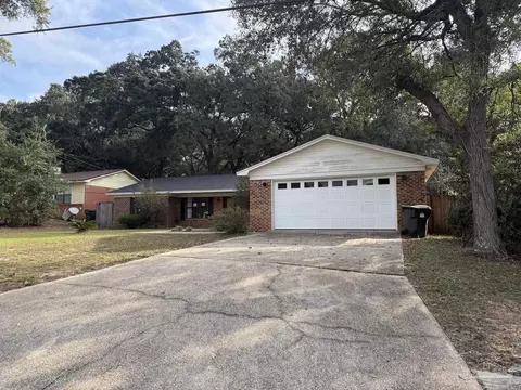 5748 Princeton Dr, Pensacola, FL 32526