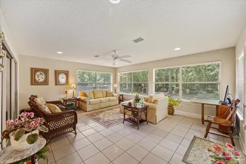 Exterior - 964 Broken Arrow Ln, Cantonment, FL 32533 photo 5 of 9