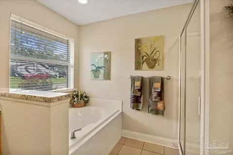 Bath - 964 Broken Arrow Ln, Cantonment, FL 32533 photo 2 of 5