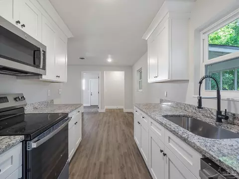 Kitchen - 6426 Julia Dr, Milton, FL 32570 photo 2 of 2