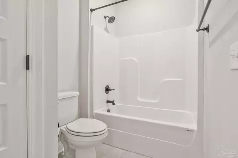 Bath - 8977 Eureka St, Milton, FL 32583 photo 2 of 3