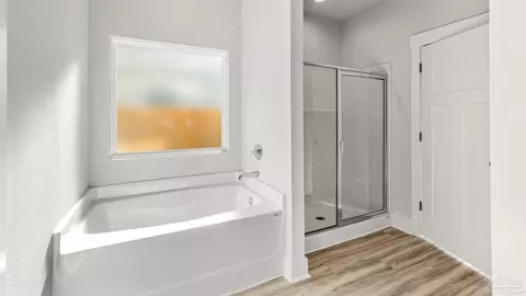 Bath - 5679 Grit St, Milton, FL 32570 photo 2 of 3
