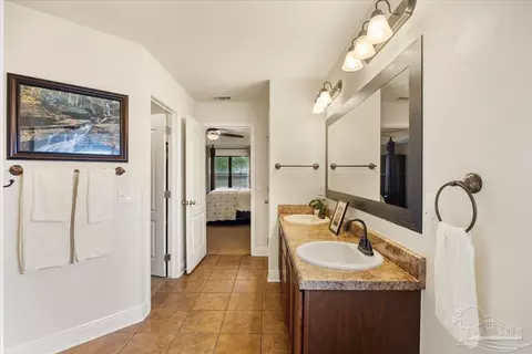 Bath - 6556 Fall St, Milton, FL 32570 photo 3 of 5