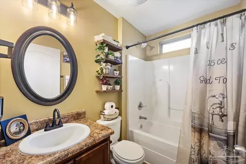 Bath - 6556 Fall St, Milton, FL 32570 photo 4 of 5