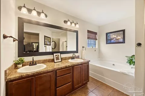 Bath - 6556 Fall St, Milton, FL 32570 photo 1 of 5