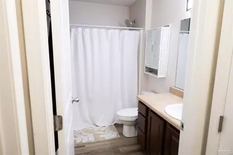 Bath - 6570 Kembro Rd, Milton, FL 32570 photo 2 of 2