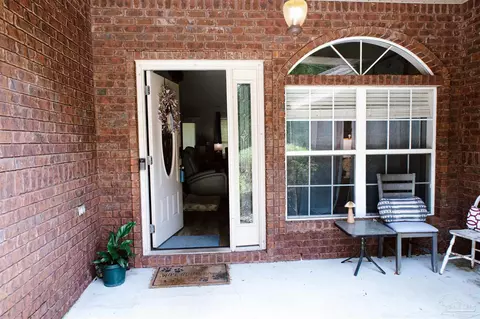 Entry Way - 6570 Kembro Rd, Milton, FL 32570 photo 4 of 4