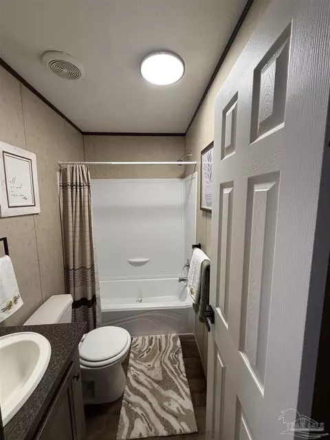 Bath - 6225 Goliath Rd, Milton, FL 32583 photo 7 of 11